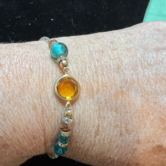 Gulten Dye swavorski crystal toggle bracelet. 7 inches. SPARKLES!!! - Picture 6 of 9